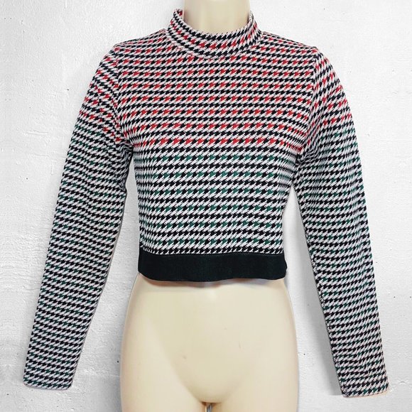 Fabletics Camryn Houndstooth Print Seamless Fitted Long Sleeve Cropped Top - Picture 8 of 16